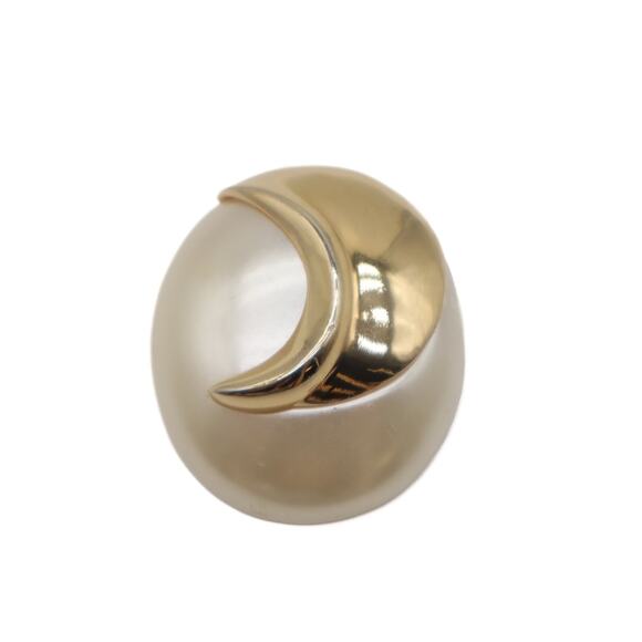 Richelieu Vintage Moon Motif Brooch - Picture 1 of 6